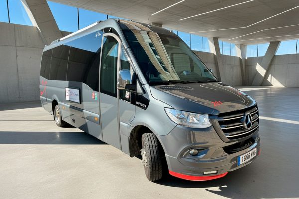 elite touring 281 16pax-00